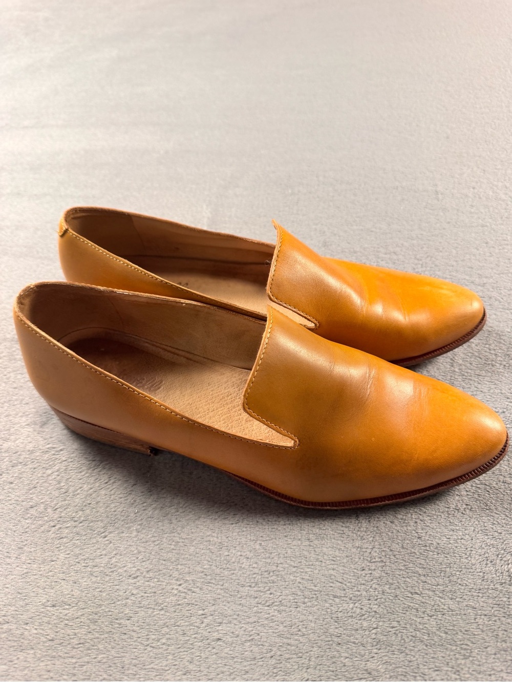 Madewell Leather Slip-On Loafers in Caramel